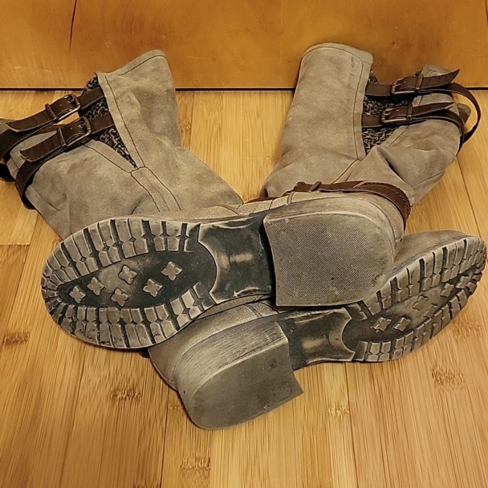 Boots - Picture 2 of 3